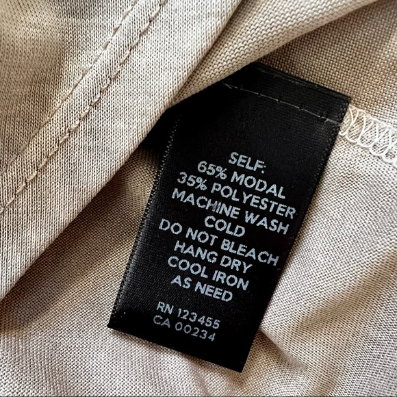 NWOT Design Lab Short Sleeve Criss-Cross Neck Knit Top - Picture 10 of 10